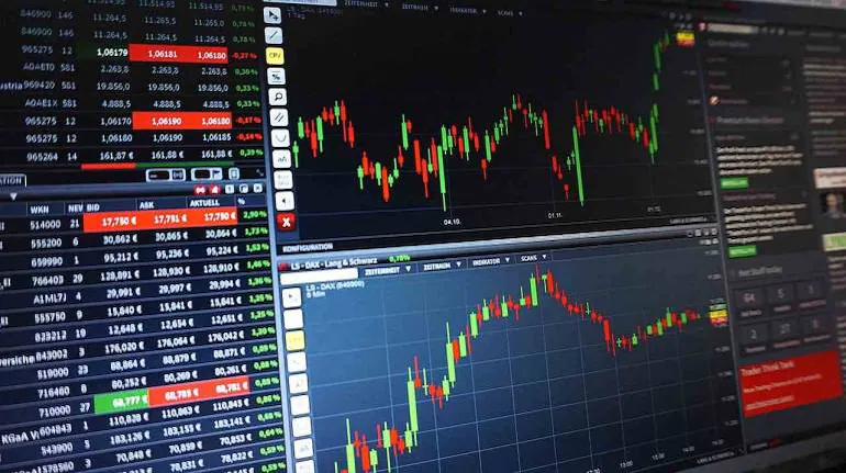 The Role of Volatility in Options: Navigating Market Uncertainty